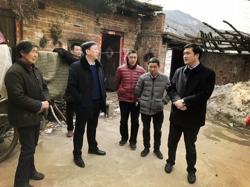 民建“組團(tuán)”慰問，企業(yè)送溫暖到家